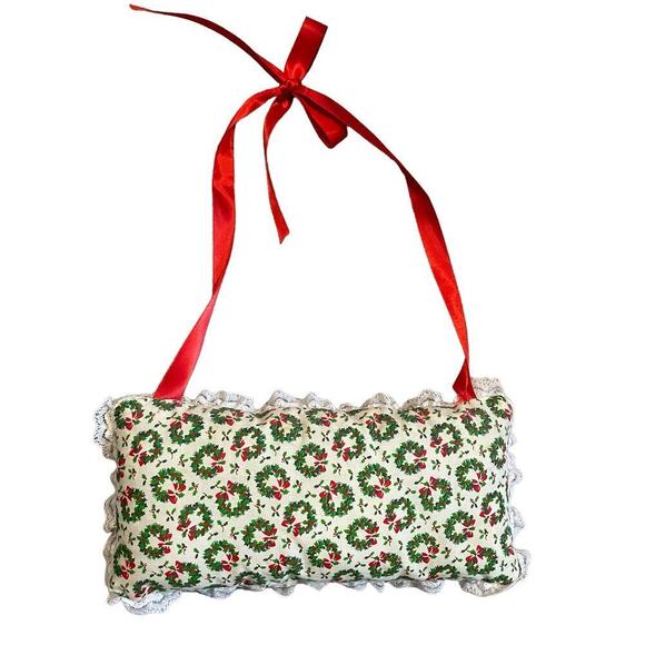 Vintage Christmas Welcome cross stitch pillow wall hanging - Picture 5 of 7